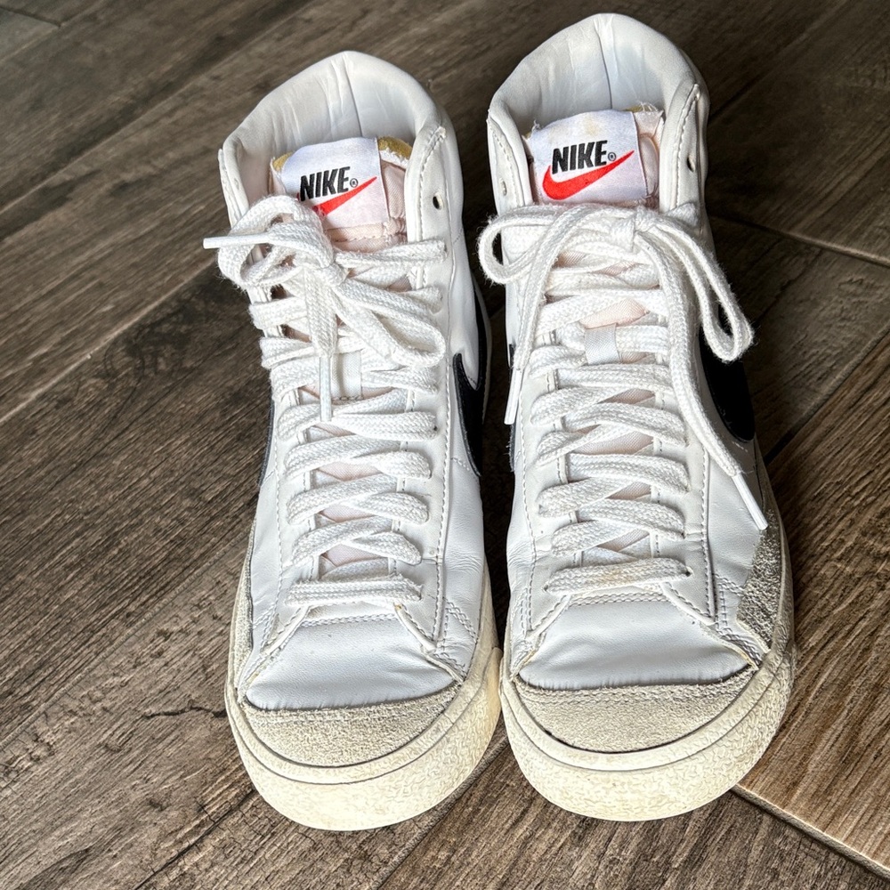 Nike Blazer Mid ‘77 women’s sneakers